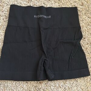 Black workout short